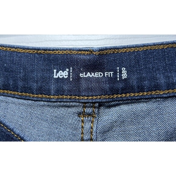 LEE Women’s Relaxed Fit Straight Leg Mid-Rise Jeans Medium Wash Size 8 - Picture 3 of 6